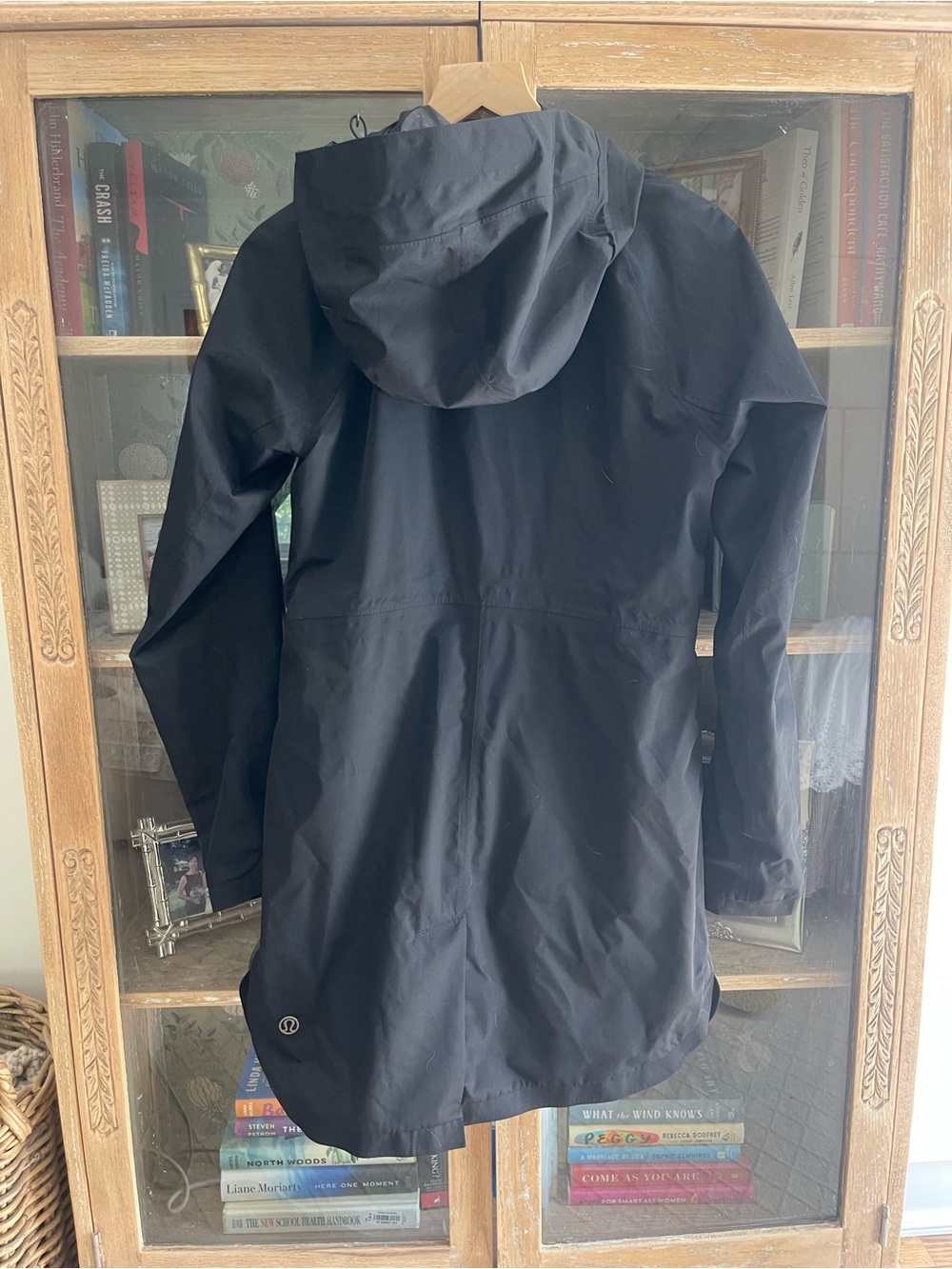 lululemon athletica Black Women's Lightweight Hooded Jacket - Picture 2 of 3
